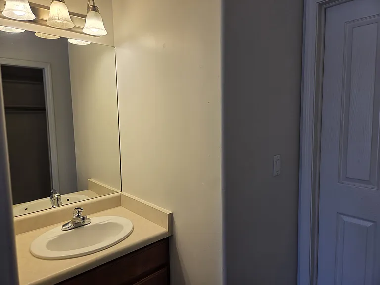 212 W Lyman Ln — Photo 24