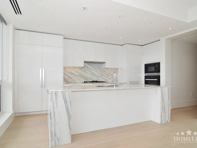 1500 Martin St #1306 — Photo 6