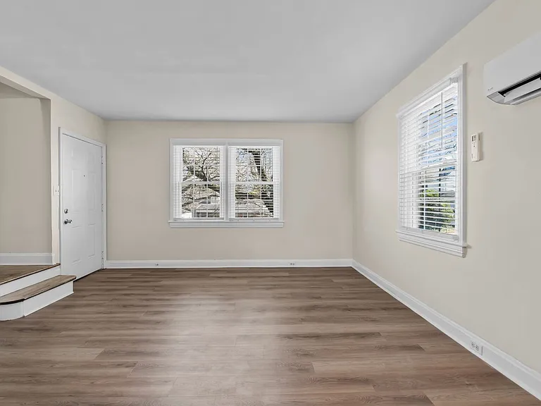906 Clarendon St #A — Photo 6