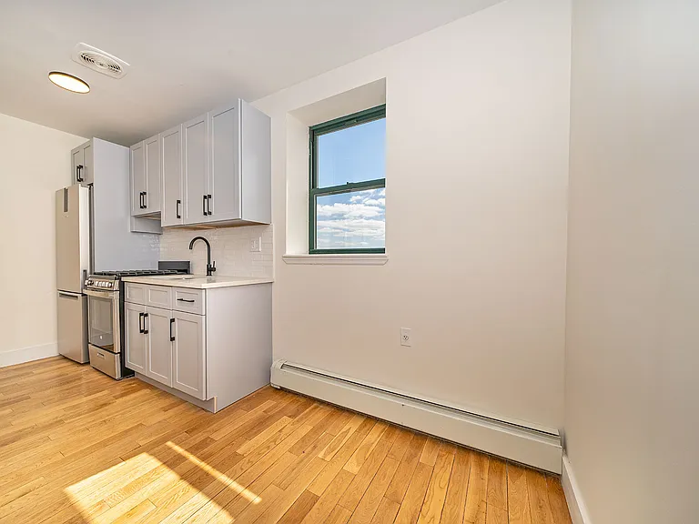 476 Pulaski St #2A — Photo 3