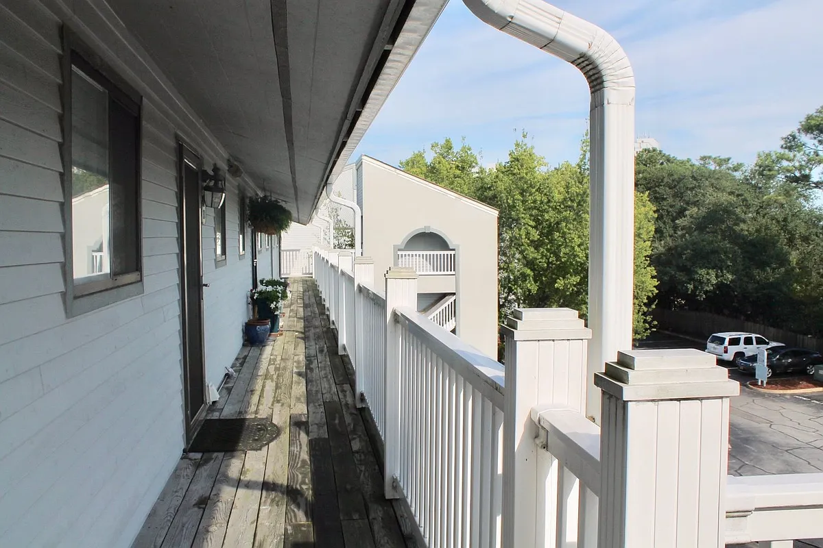 Building Photo - 3200 Lynnhaven Dr #309