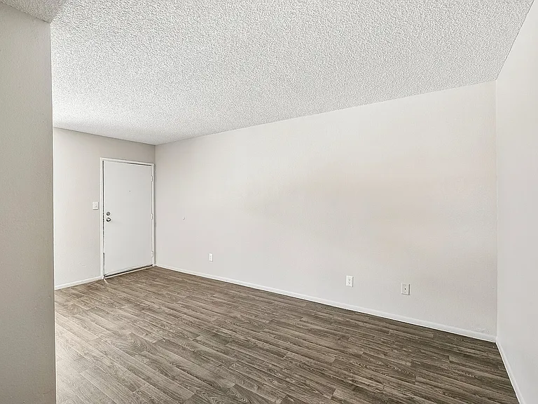8-web-or-mls-N 23rd Ave-S0307-008