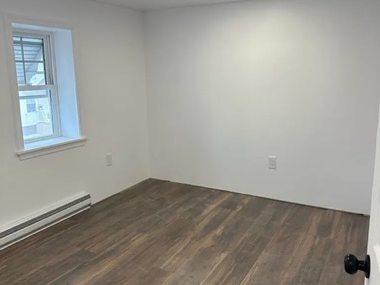 129 E Market St — Photo 12