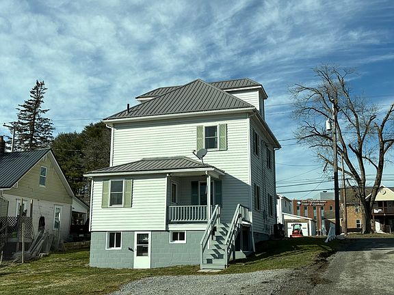 5th image of 807 S Main St