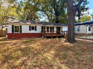 304 Redbud Ln, Mount Pleasant, TX 75455