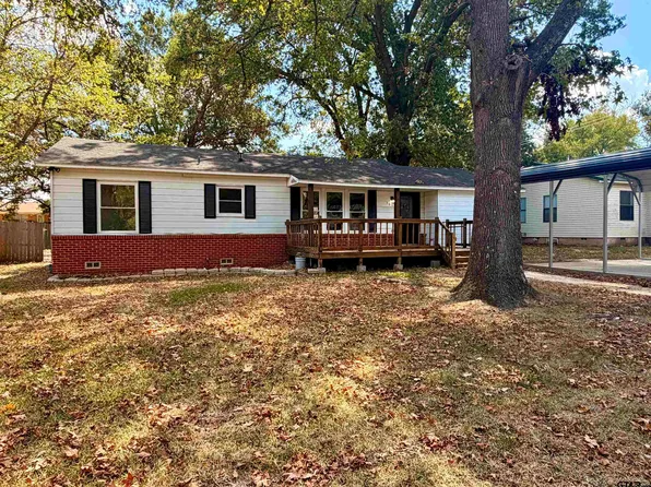 304 Redbud Ln, Mount Pleasant, TX 75455