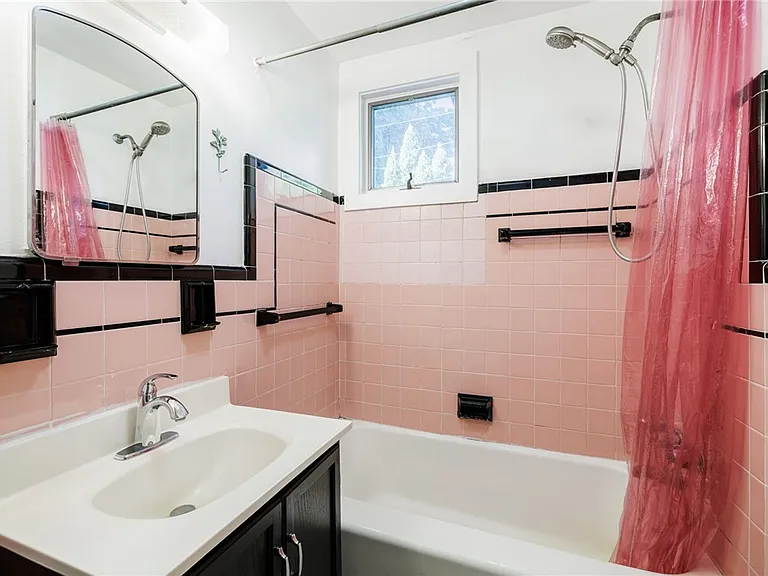420 Harvard St #1 — Photo 18
