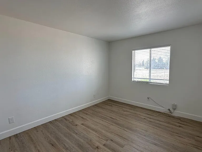 21134 Multnomah Rd — Photo 14