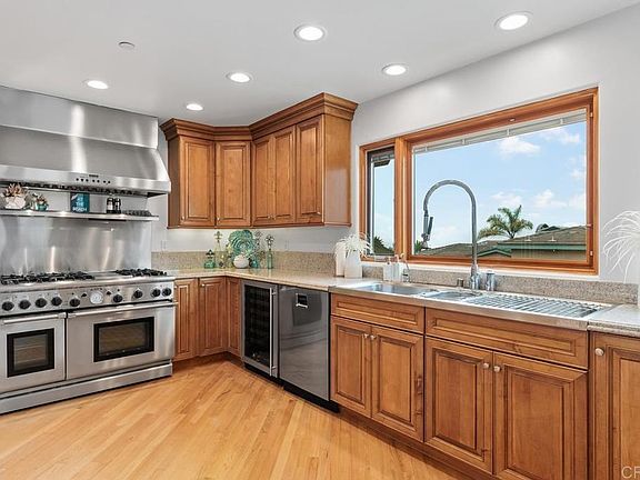 4th image of 830 Highland Dr