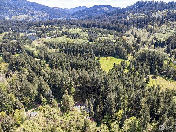 5th image of 211 Sugarpine Road