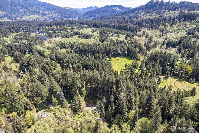 5th image of 211 Sugarpine Road