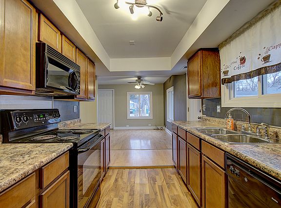 3rd image of 1315 Idlewild Dr