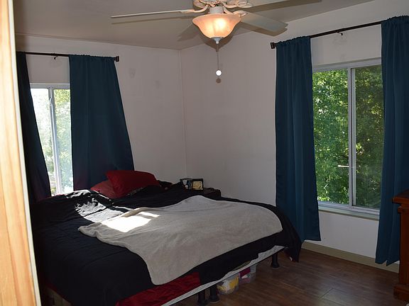 4th image of 210 Breckenridge St