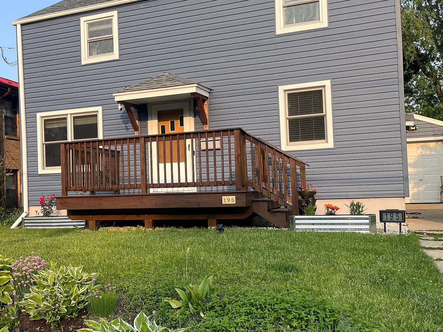 195 S Fair Oaks Ave — Photo 2