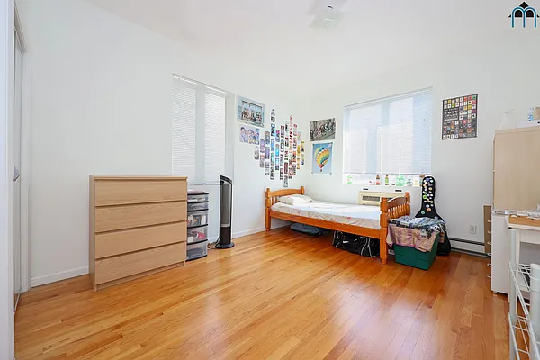 Sold by Momentum Real Estate LLC | media 10