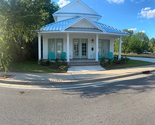 546 Howard Ave Photo 1