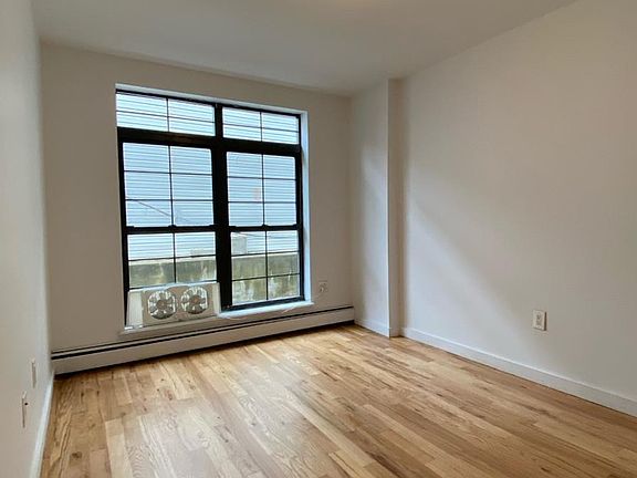 4th image of 228 Evergreen Ave #1