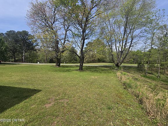 3rd image of 633 Shaw Rd