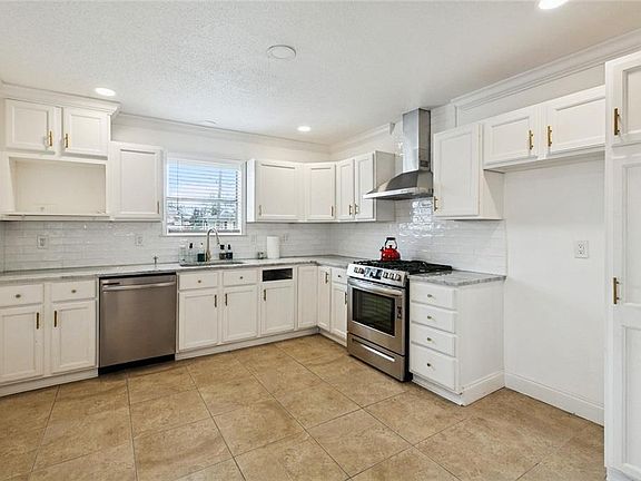 5th image of 52 Hennessey Ct