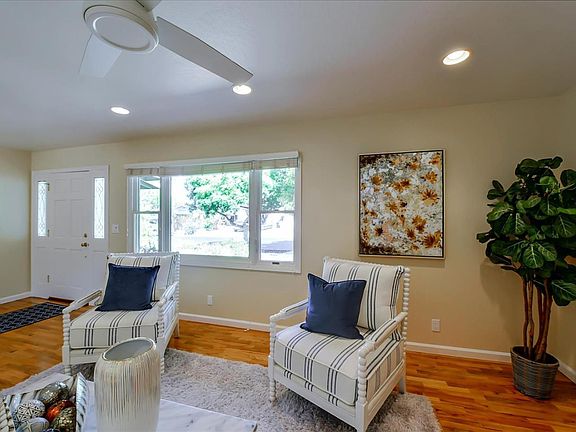 5th image of 1605 Daphne Dr
