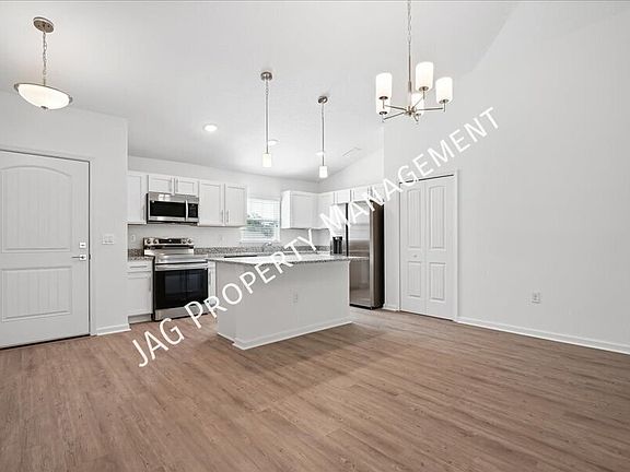 4th image of 1191 Valencia St SE