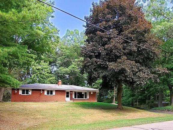3rd image of 237 Borden Dr
