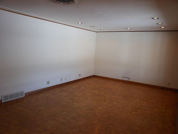 Front living room 2