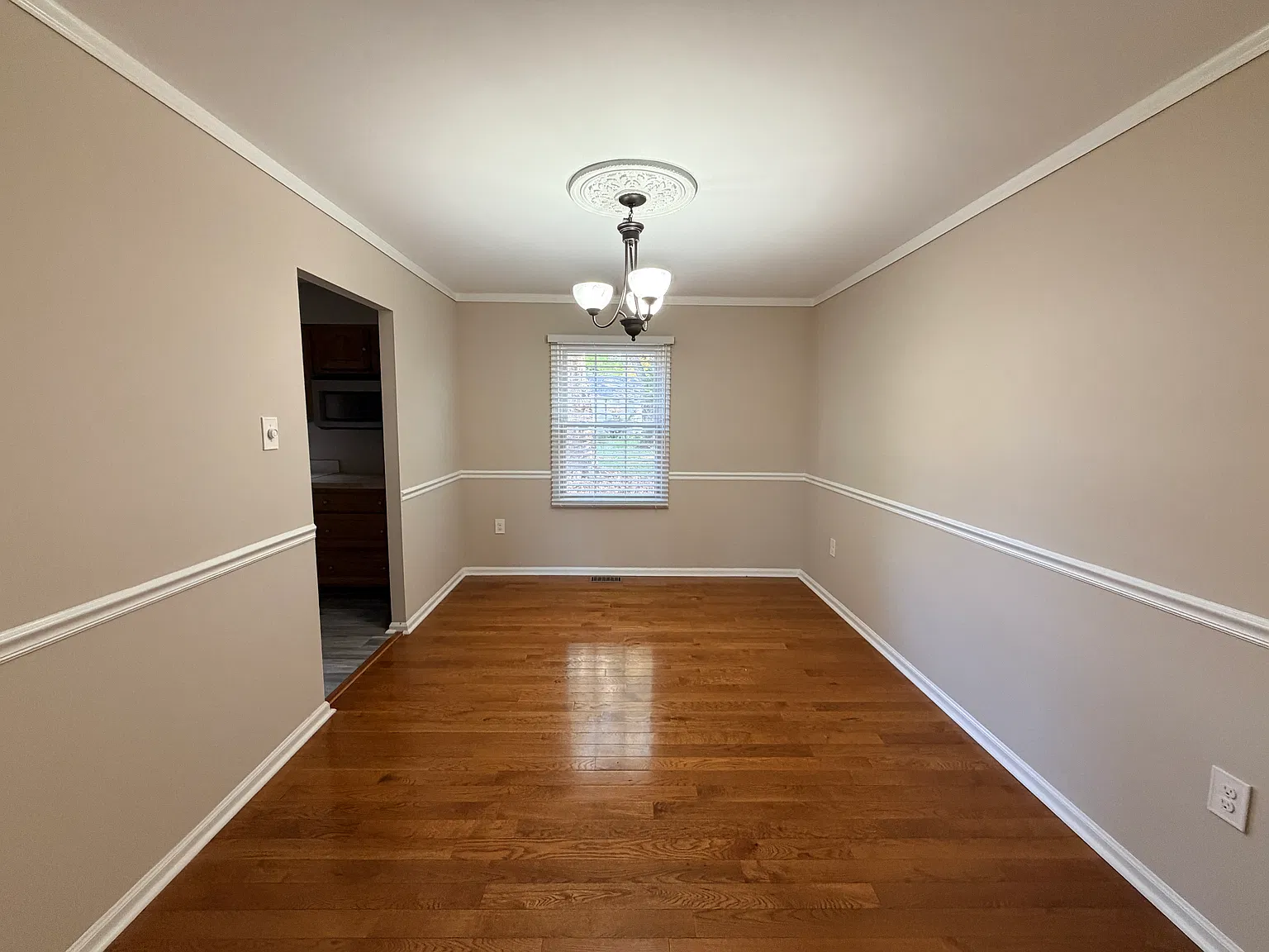 Charming 4-bedroom, 2.5-bath colonial in Columbia — Photo 4