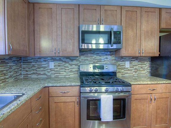 4th image of 1678 Algiers Dr
