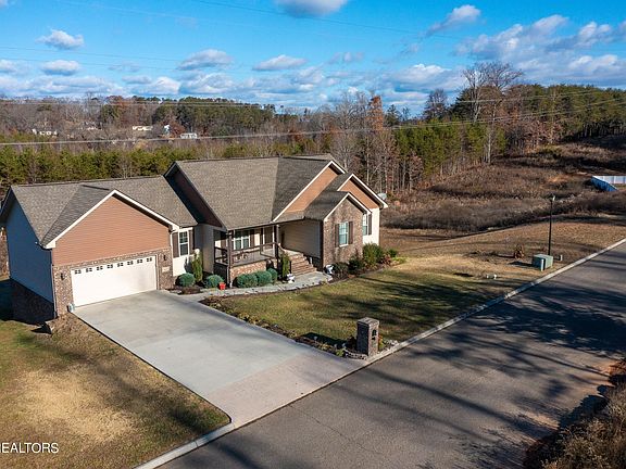 4th image of 3917 Hillside Terrace Ln