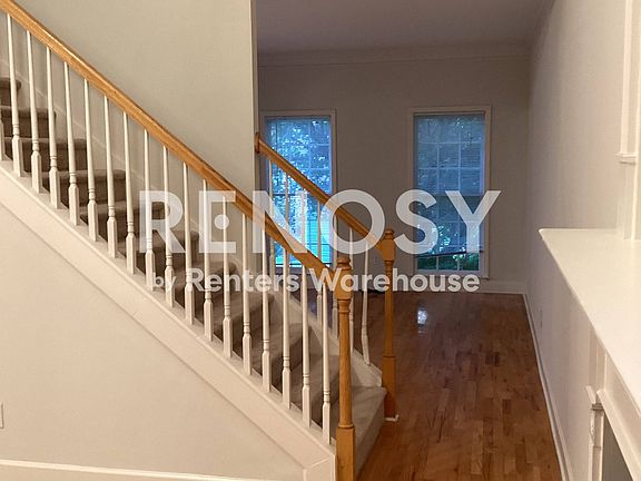 3rd image of 755 Milton Oaks Dr