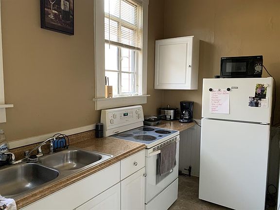 5th image of 114 W Seventieth St