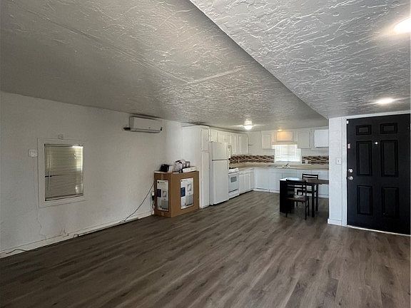 4th image of 1800 Rollando Drive