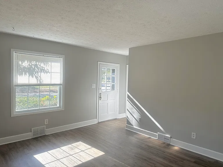 1685 N Forbes Rd — Photo 4
