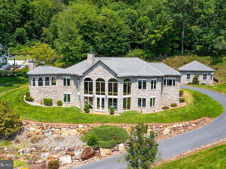 1st image of 522 Halyard Way