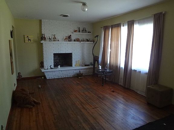 2nd image of 809 Southmoor Ln