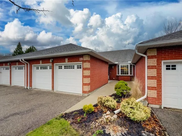 85 Beasley Cres #19, Cambridge, ON N1T 1P5