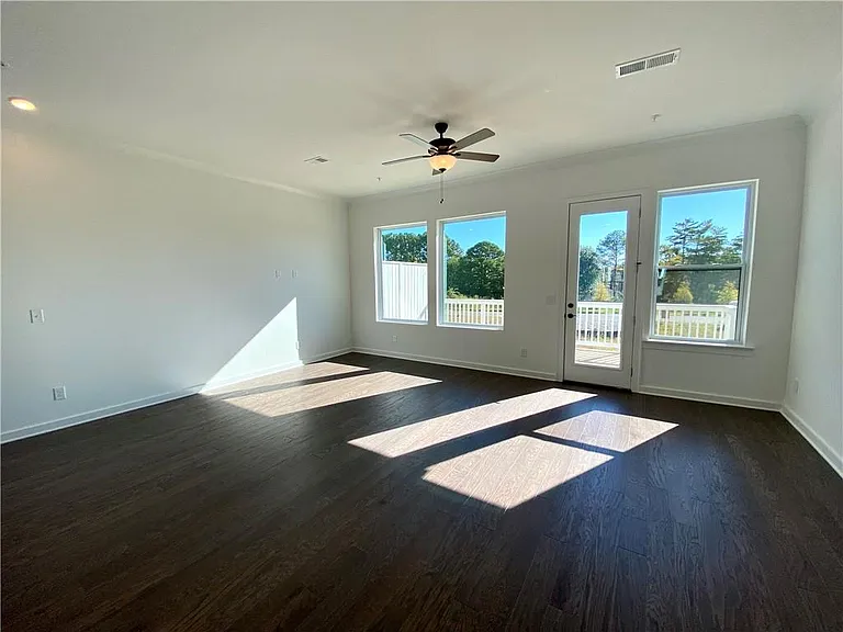 435 Ashbury Dr — Photo 7