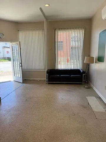 1300 Victoria Avenue - Commercial Space — Photo 4