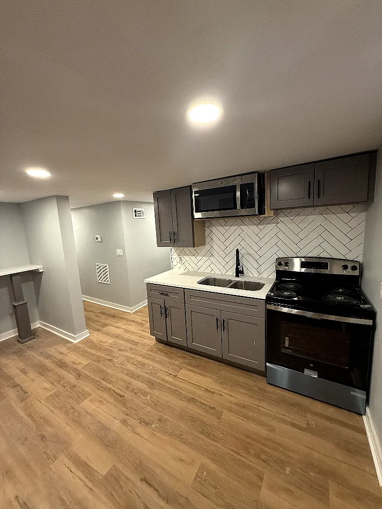 5 bed, 3.5 bath, 2066 sqft, $975 — Photo 4