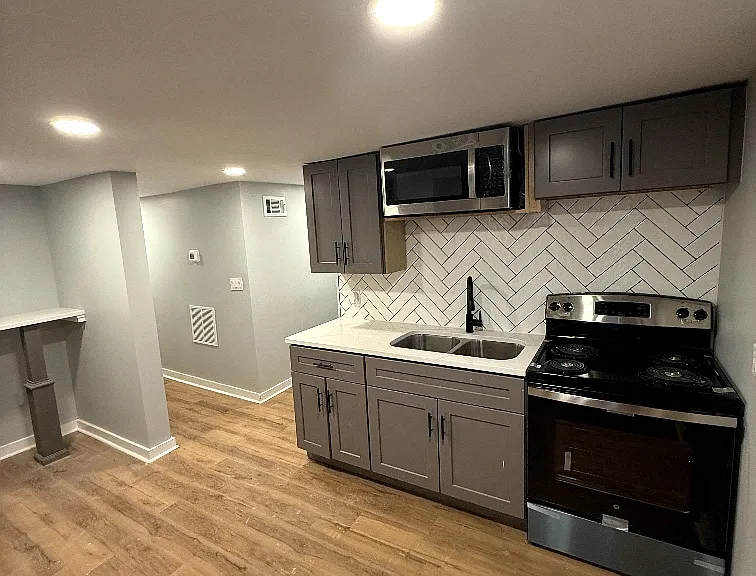 946 Ashby Grv SW — Photo 4