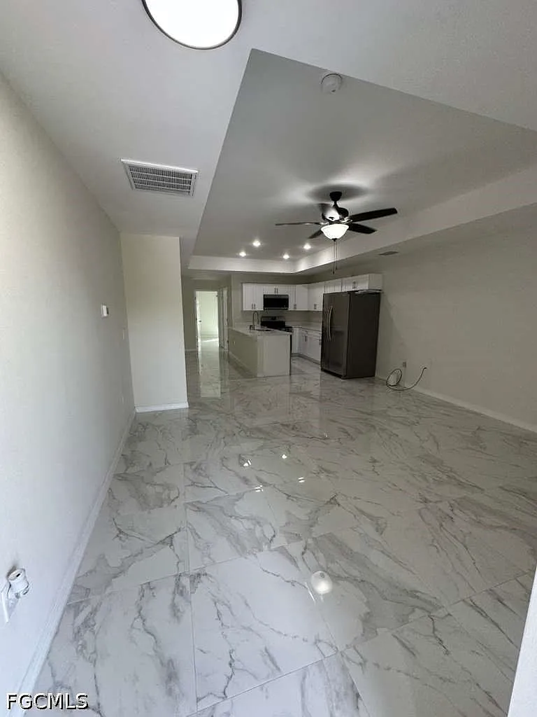 1 bed, 1.0 bath, 2350 sqft, $1,300 — Photo 2