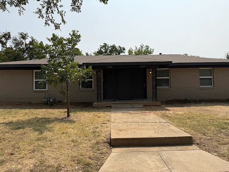 2505 Normont Cir — Photo 5