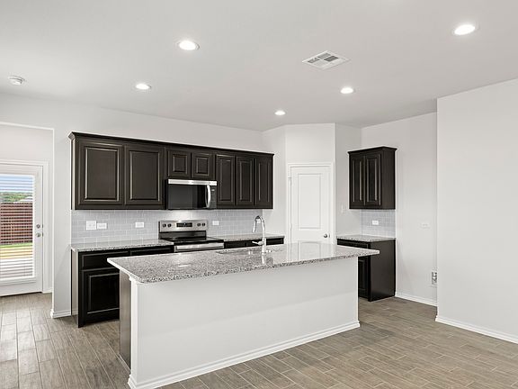 4th image of 1713 Edgeway Dr