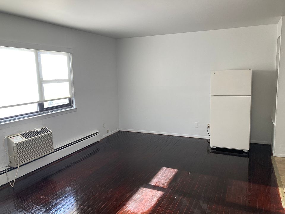 2nd image of 2 Van Wart Ave APT 2