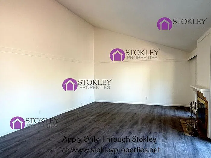 3 bed, 2.0 bath, 1354 sqft, $3,995 — Photo 4