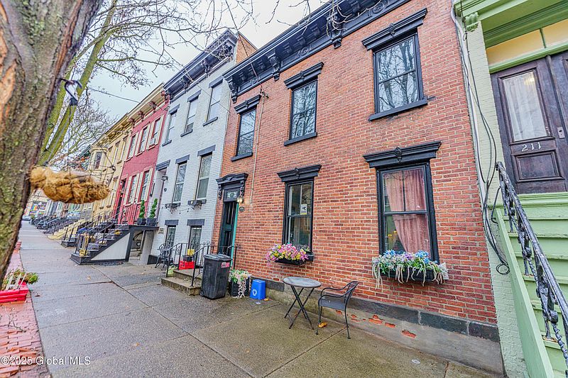 2nd image of 213 Jay Street