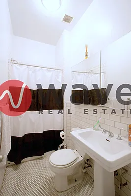 Rented by Wave Real Estate Group | media 81