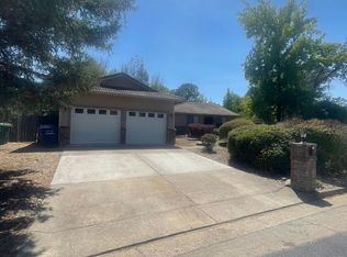 651 Country Oak Dr, Redding, CA 96003