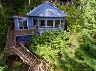 3005 Hummingbird Pl, Lummi Island, WA 98262